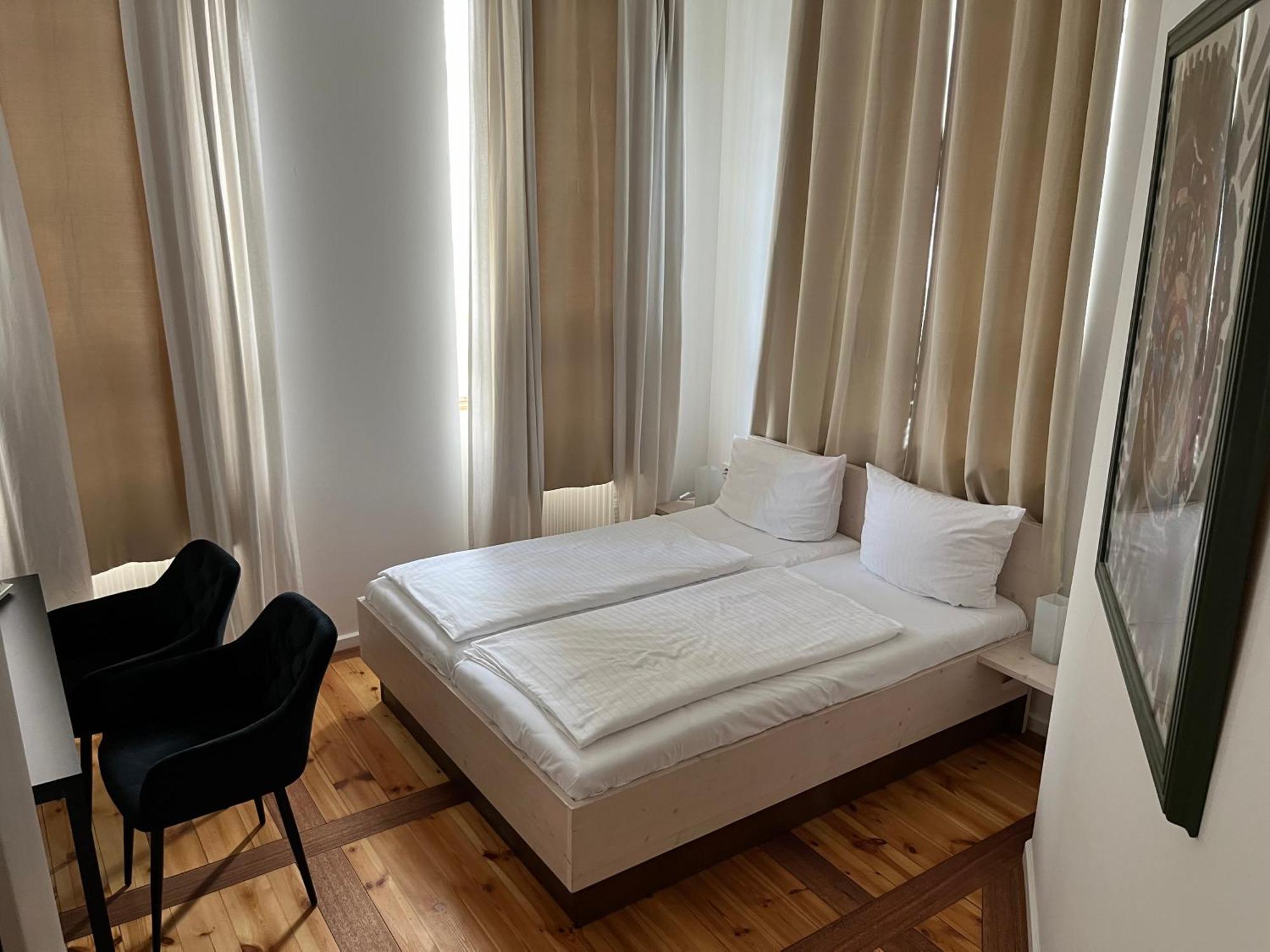 Hotel Hahn Gondelsheim Room photo